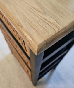 Detalle-madera-natural-tapa-mueble-renovado